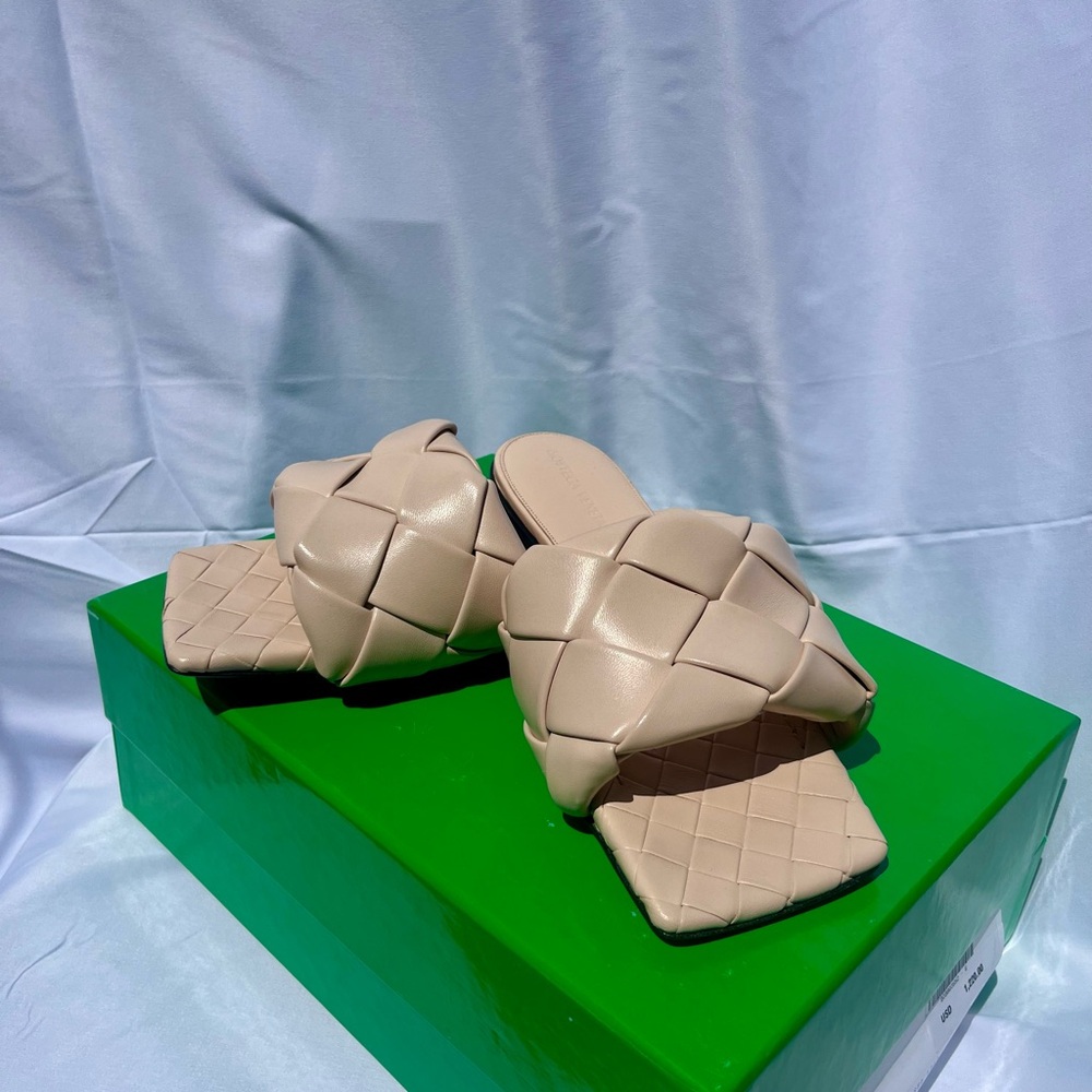 Bottega Veneta Beige Leather Lido Sandal